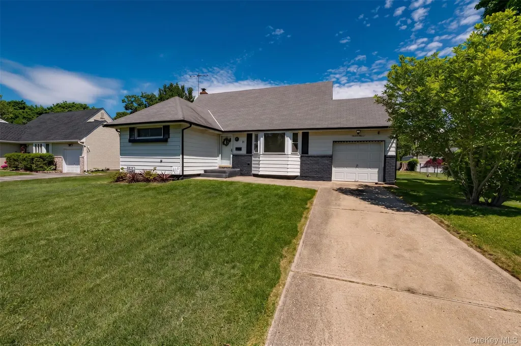 31 Pickwick Drive Commack NY 11725