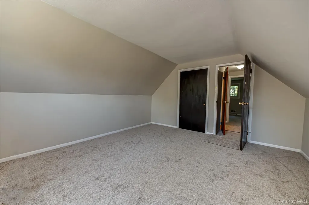 31 Pickwick Drive Commack NY 11725