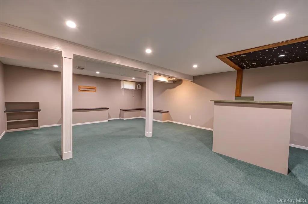 31 Pickwick Drive Commack NY 11725