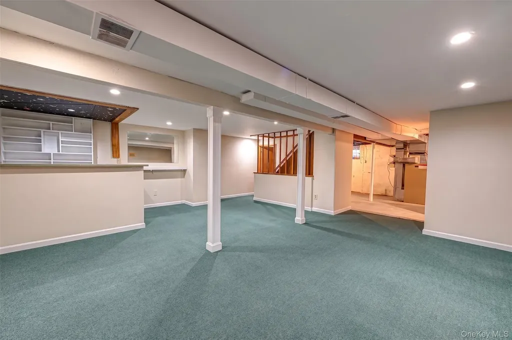 31 Pickwick Drive Commack NY 11725