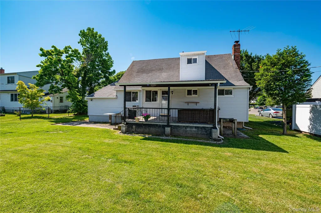 31 Pickwick Drive Commack NY 11725