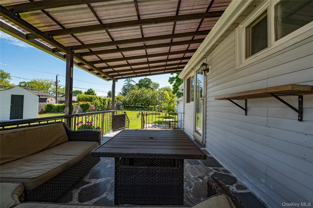 31 Pickwick Drive Commack NY 11725