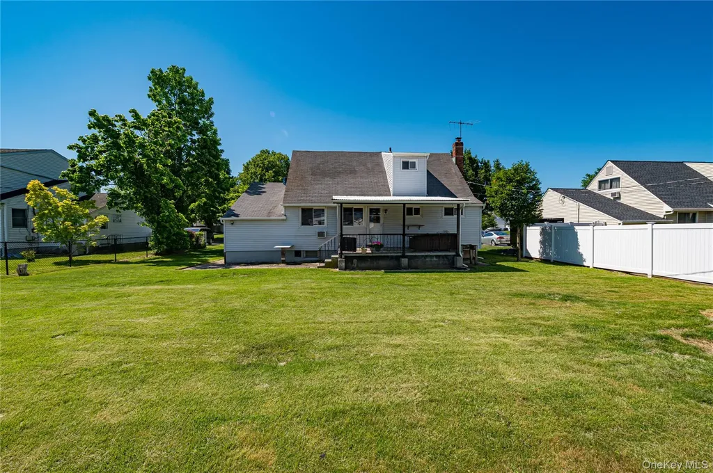 31 Pickwick Drive Commack NY 11725