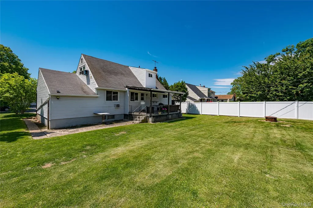31 Pickwick Drive Commack NY 11725