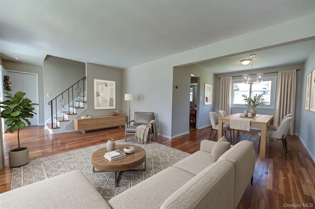 31 Pickwick Drive Commack NY 11725