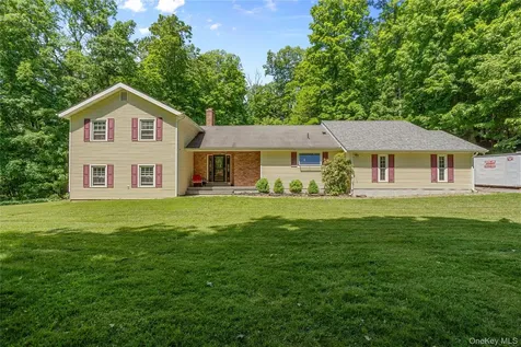 21 Straub Drive Pleasant Valley NY 12569