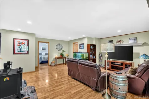 21 Straub Drive Pleasant Valley NY 12569