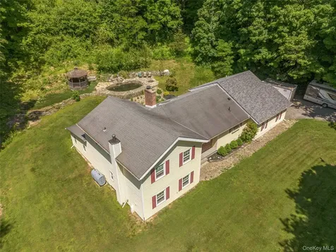 21 Straub Drive Pleasant Valley NY 12569