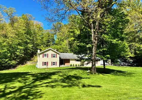 21 Straub Drive Pleasant Valley NY 12569