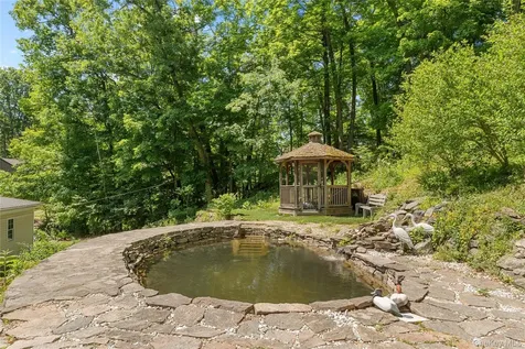 21 Straub Drive Pleasant Valley NY 12569