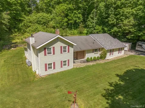 21 Straub Drive Pleasant Valley NY 12569