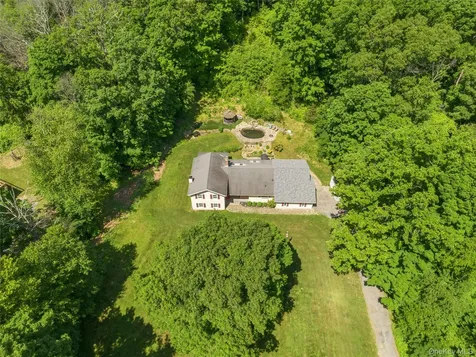 21 Straub Drive Pleasant Valley NY 12569