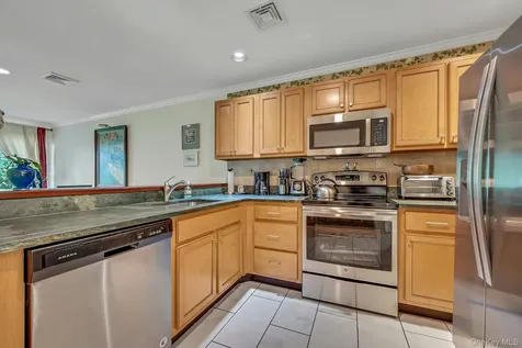 21 Top Of The Ridge Mamaroneck NY 10543