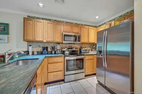 21 Top Of The Ridge Mamaroneck NY 10543