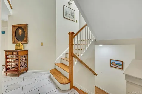 21 Top Of The Ridge Mamaroneck NY 10543