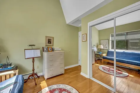 21 Top Of The Ridge Mamaroneck NY 10543