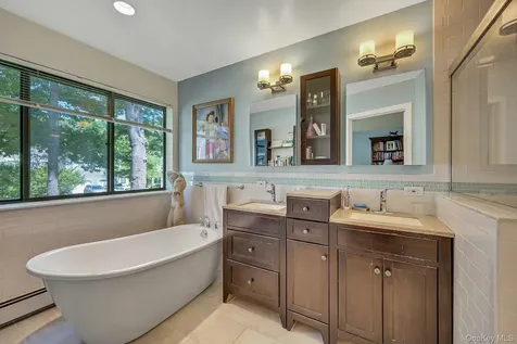 21 Top Of The Ridge Mamaroneck NY 10543