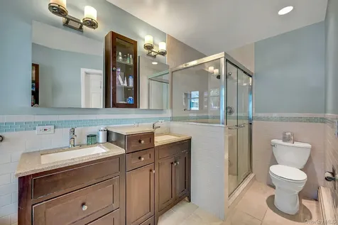 21 Top Of The Ridge Mamaroneck NY 10543