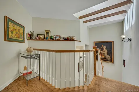 21 Top Of The Ridge Mamaroneck NY 10543