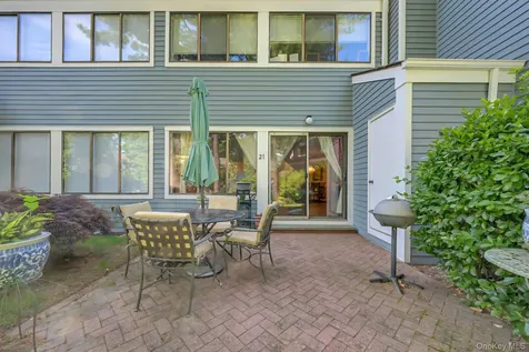 21 Top Of The Ridge Mamaroneck NY 10543