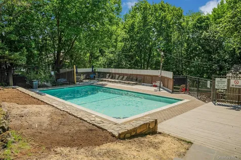 21 Top Of The Ridge Mamaroneck NY 10543