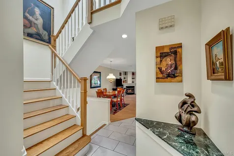 21 Top Of The Ridge Mamaroneck NY 10543