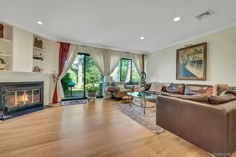 21 Top Of The Ridge Mamaroneck NY 10543