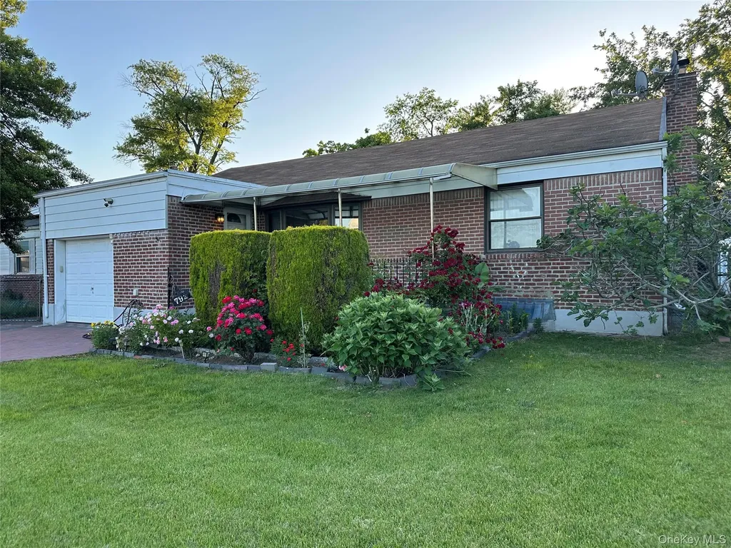 792 Bauer Street Elmont NY 11003