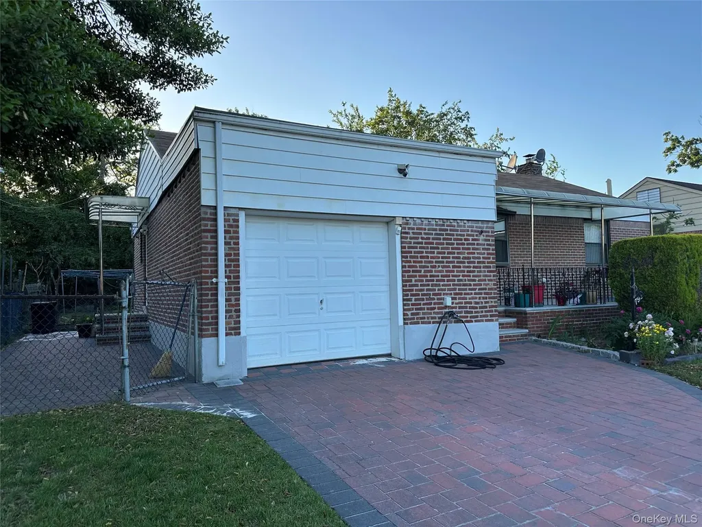 792 Bauer Street Elmont NY 11003