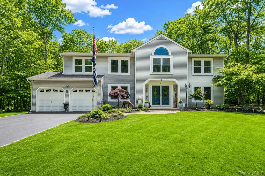 2 Barbara Anne Street Manorville NY 11949