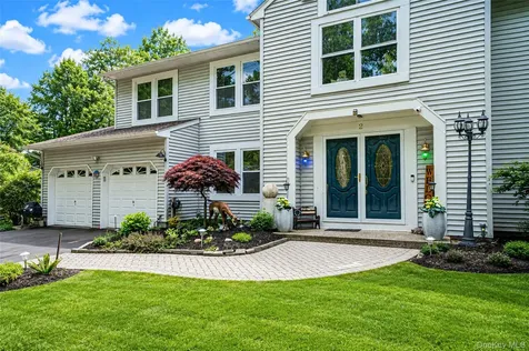 2 Barbara Anne Street Manorville NY 11949