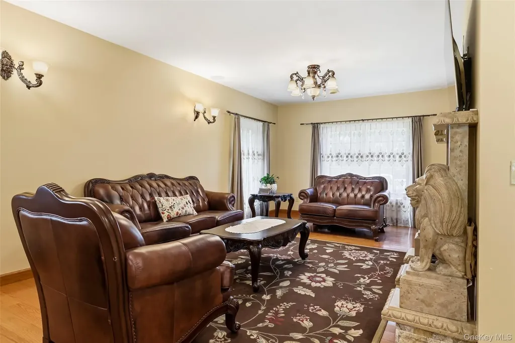 225 Old Willets Path Smithtown NY 11787