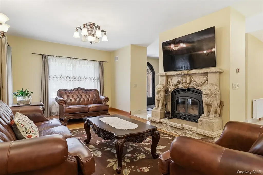 225 Old Willets Path Smithtown NY 11787