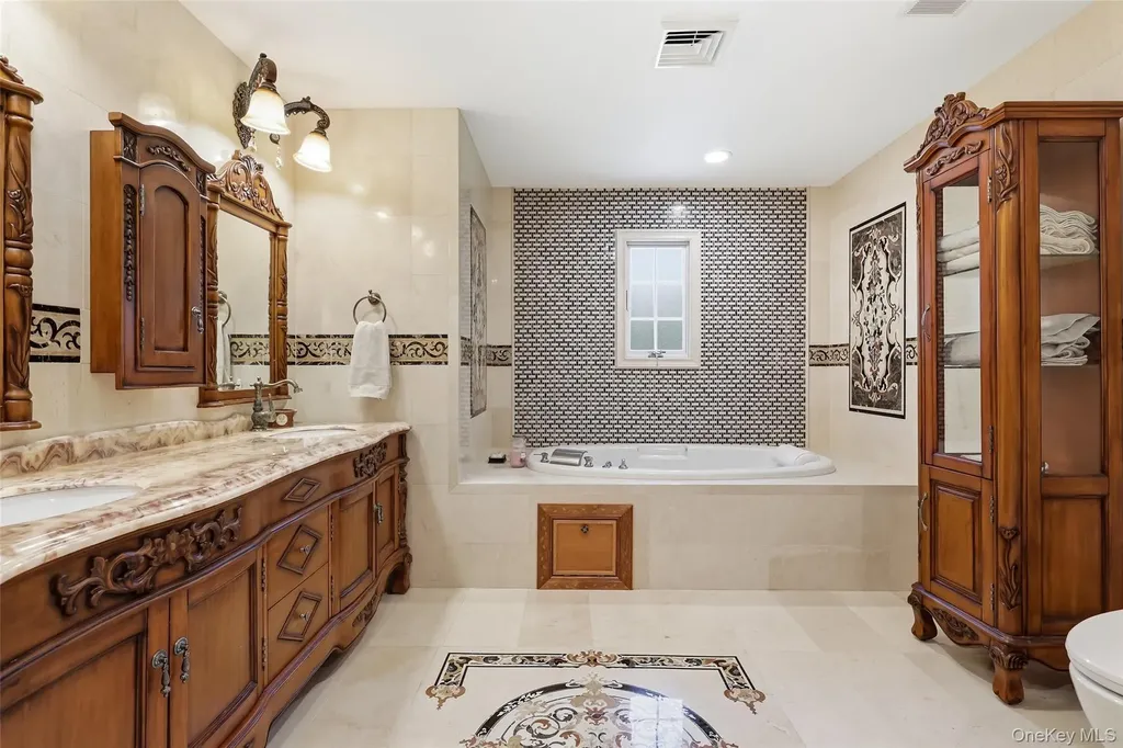 225 Old Willets Path Smithtown NY 11787