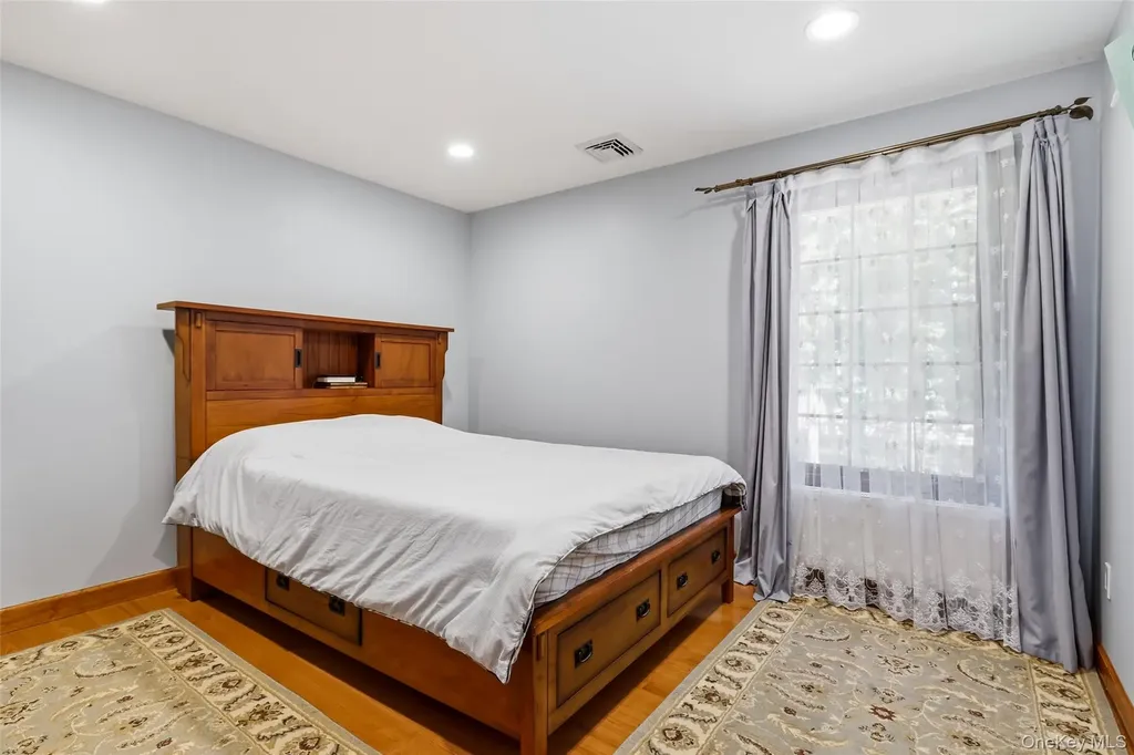 225 Old Willets Path Smithtown NY 11787