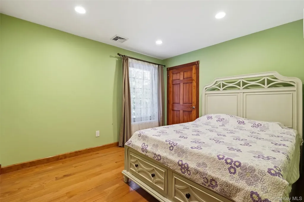 225 Old Willets Path Smithtown NY 11787
