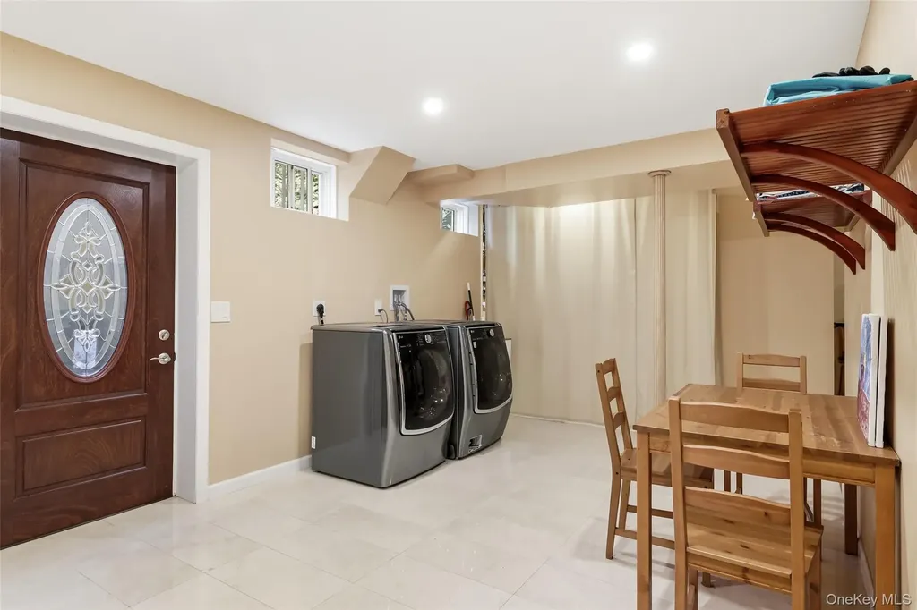 225 Old Willets Path Smithtown NY 11787