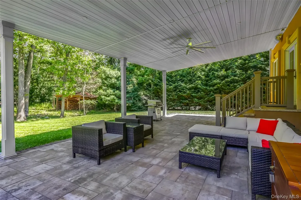 225 Old Willets Path Smithtown NY 11787