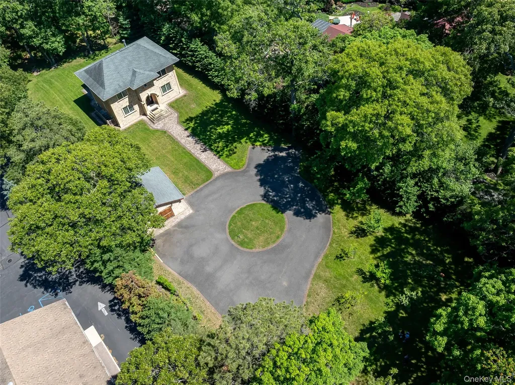 225 Old Willets Path Smithtown NY 11787