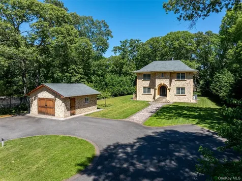 225 Old Willets Path Smithtown NY 11787