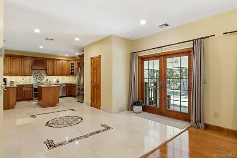 225 Old Willets Path Smithtown NY 11787