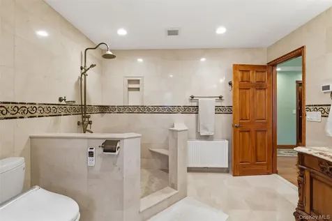 225 Old Willets Path Smithtown NY 11787