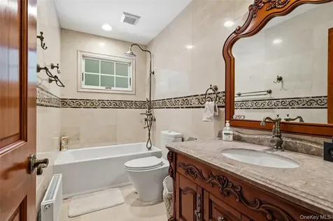 225 Old Willets Path Smithtown NY 11787