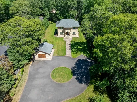 225 Old Willets Path Smithtown NY 11787