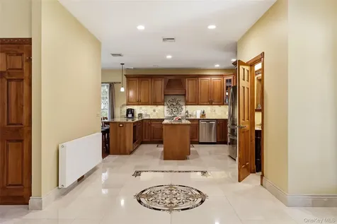 225 Old Willets Path Smithtown NY 11787