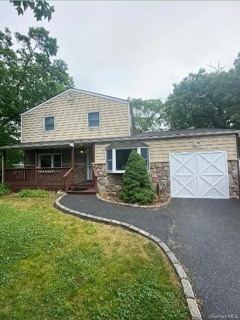 25 Newport Avenue Selden NY 11784