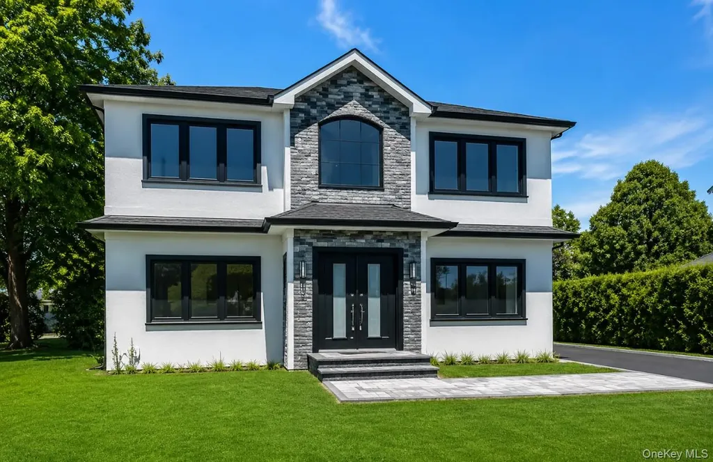 118 W Cherry Street Hicksville NY 11801