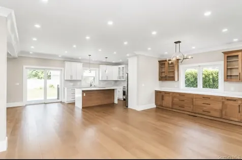 118 W Cherry Street Hicksville NY 11801