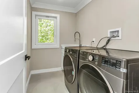 118 W Cherry Street Hicksville NY 11801