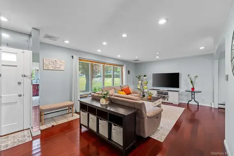 2463 N Pine Grove Court Yorktown Heights NY 10598